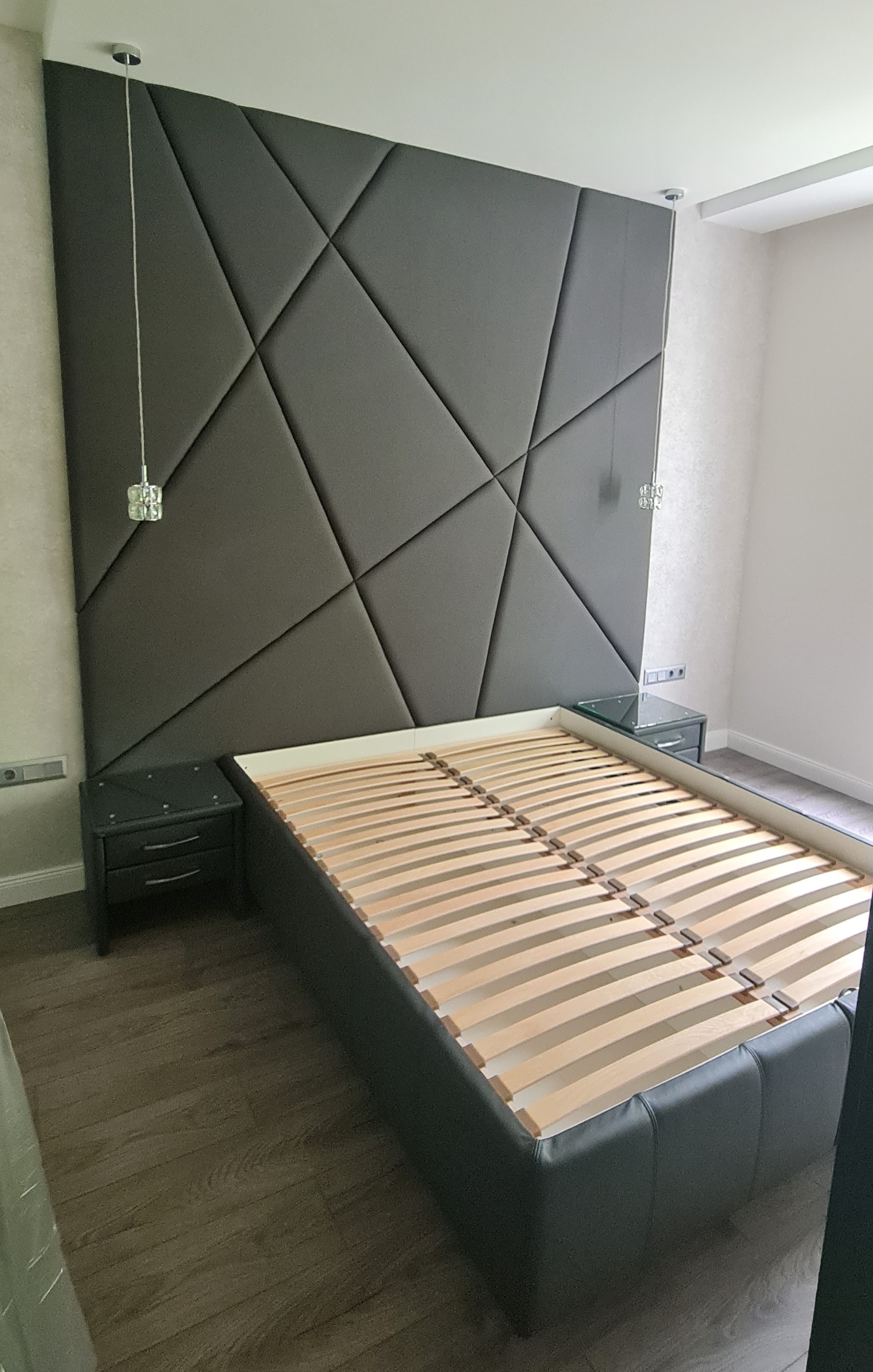 Hálószoba bútor tervezés – ágy mögötti fal, éjjeliszekrény, gardrób, öltöző