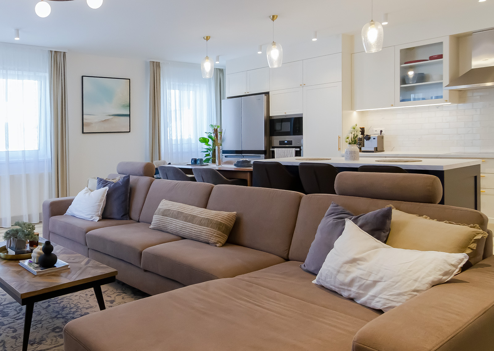 Egyedi nappali bútor készítés – TV fal, polcrendszer, kanapéasztal, dohányzóasztal